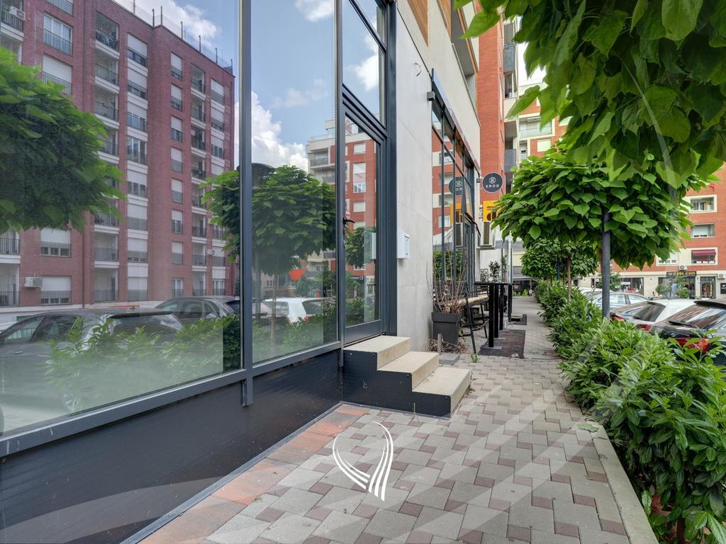 Local de 54 mètres carrés à vendre dans le quartier Mati 1 (7)