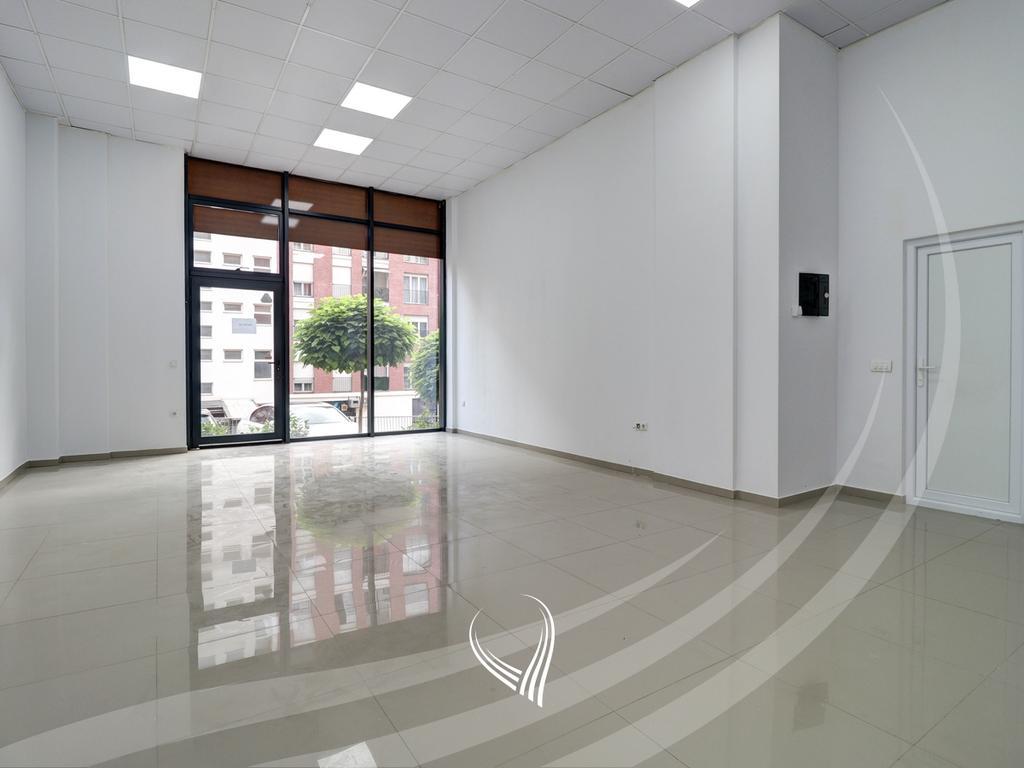 Local de 54 mètres carrés à vendre dans le quartier Mati 1 (8)