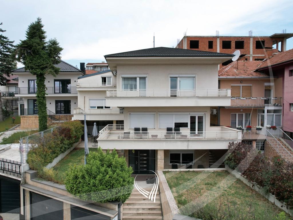 Bureaux avec 12 pièces à louer dans le quartier Arbëria – Dragodan
