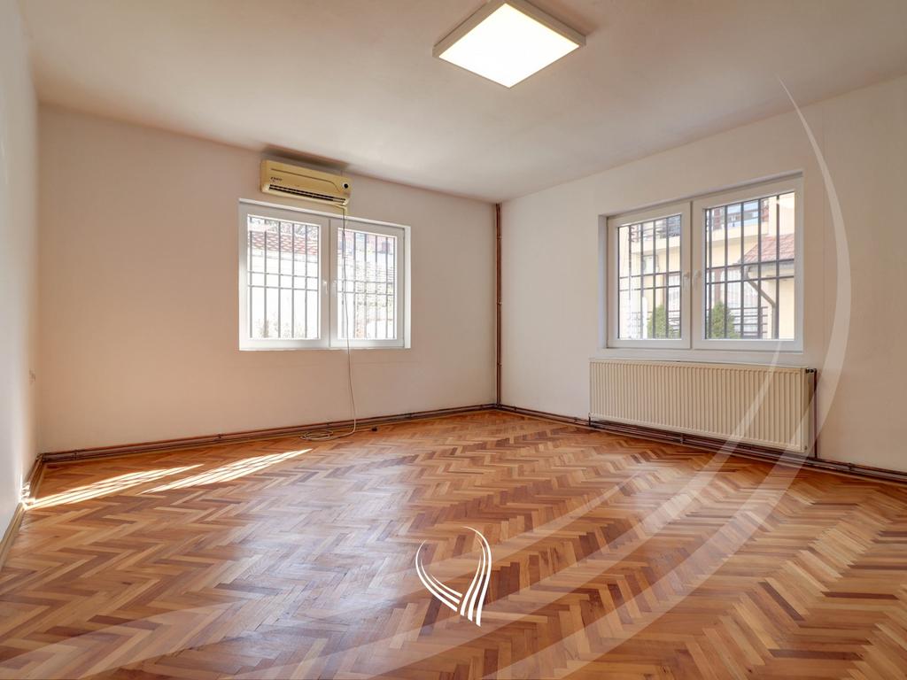 435 quadratmeter büro zur miete im stadtteil Pejton (2)