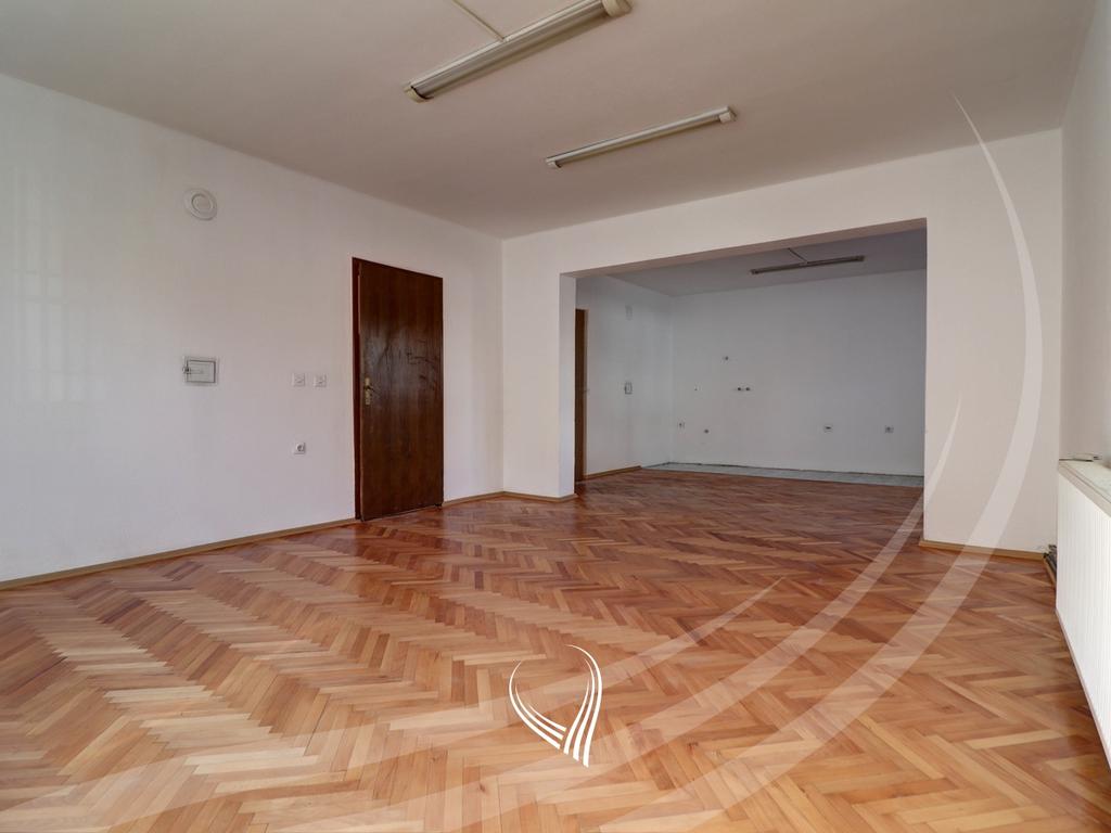 435 quadratmeter büro zur miete im stadtteil Pejton (3)