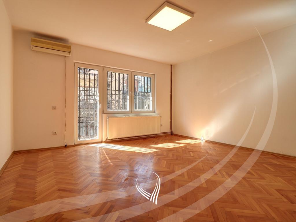 435 quadratmeter büro zur miete im stadtteil Pejton (6)