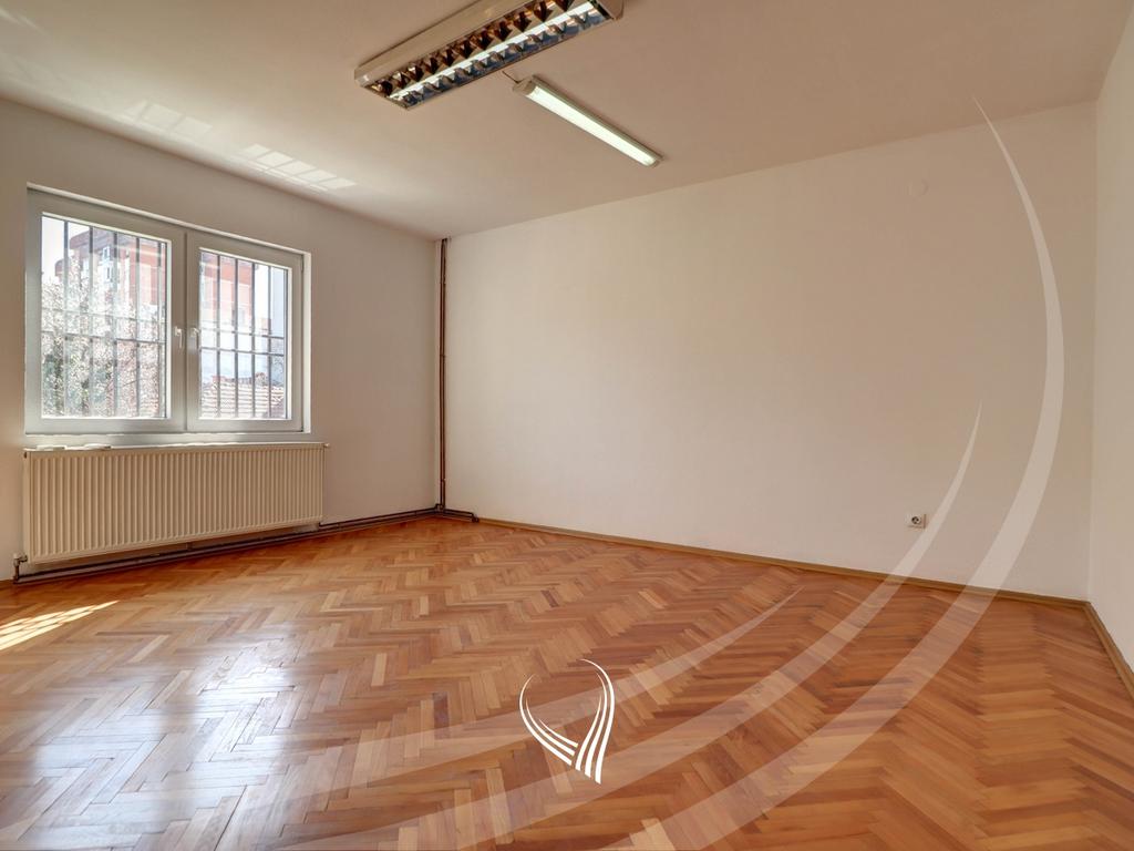 435 quadratmeter büro zur miete im stadtteil Pejton (7)