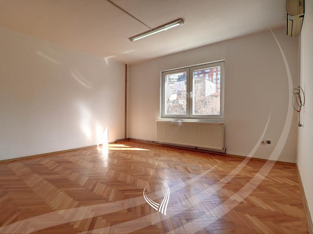 435 quadratmeter büro zur miete im stadtteil Pejton (8)