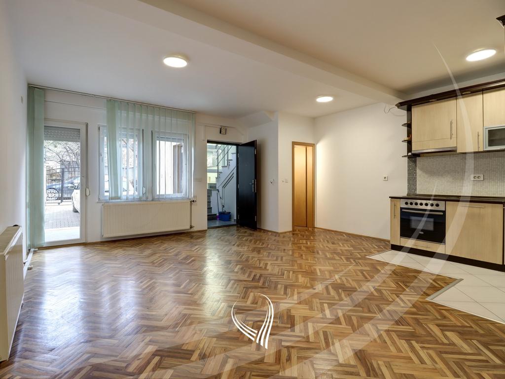 Propiedad comercial de 330 metros cuadrados en alquiler en el barrio Ulpiana (3)