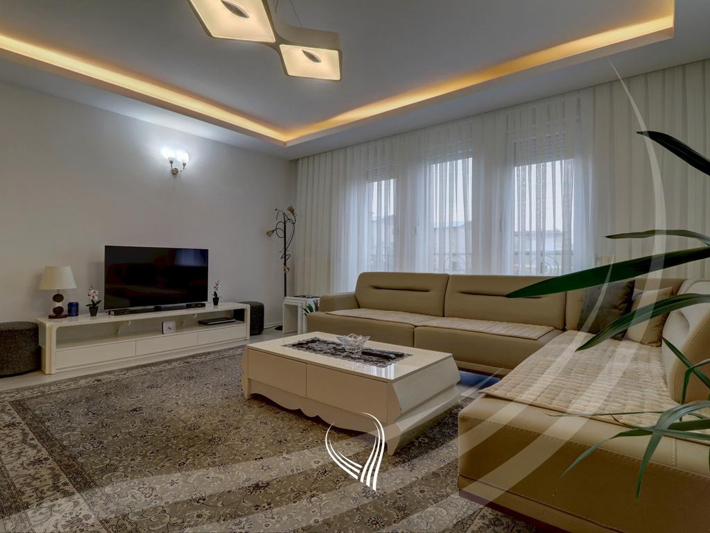 Casa di 380 metri quadrati con 4 are di terreno in vendita a Veternik (3)