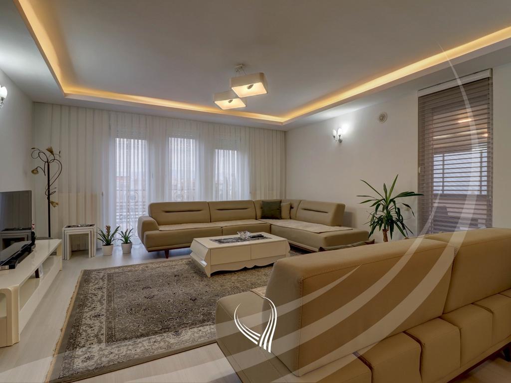 Casa di 380 metri quadrati con 4 are di terreno in vendita a Veternik (5)