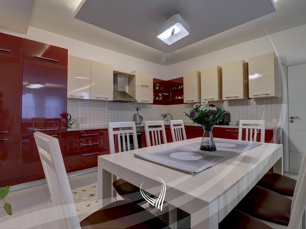 Casa di 380 metri quadrati con 4 are di terreno in vendita a Veternik (7)
