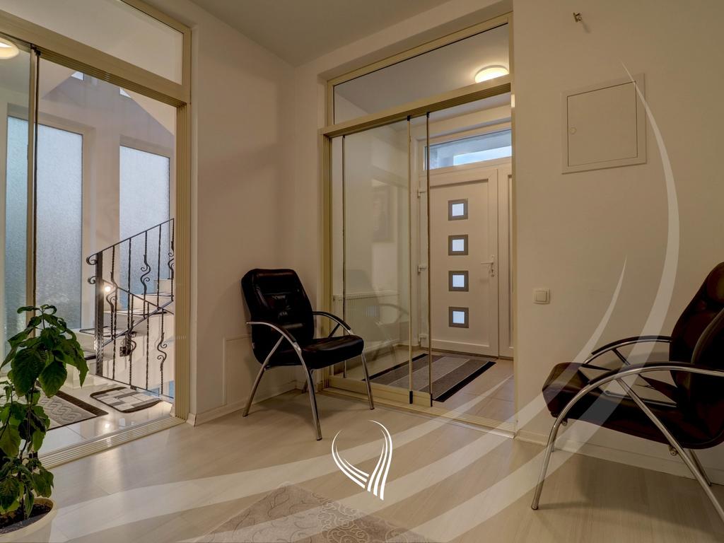 Casa di 380 metri quadrati con 4 are di terreno in vendita a Veternik (8)
