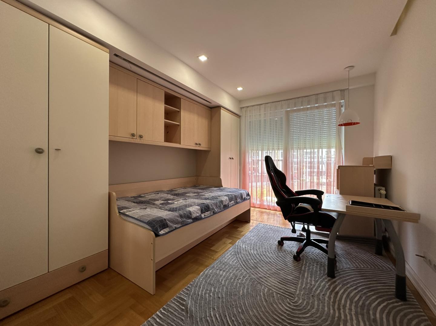 Apartamento para aluguel – 2+1 no bairro Pejton (edifício ramiz sadiku)