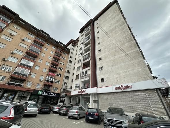 Shitet banesa ( 83.3 metra katror netto) 2+1 në qendër të Prishtinës ( përball qendres së regjistrimeve) (7)
