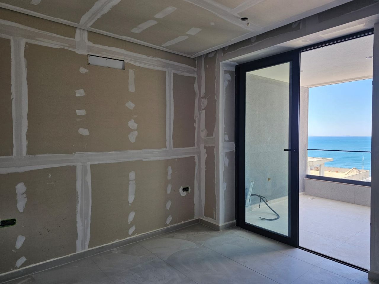 Appartamento con due camere da letto in vendita a Saranda (8)