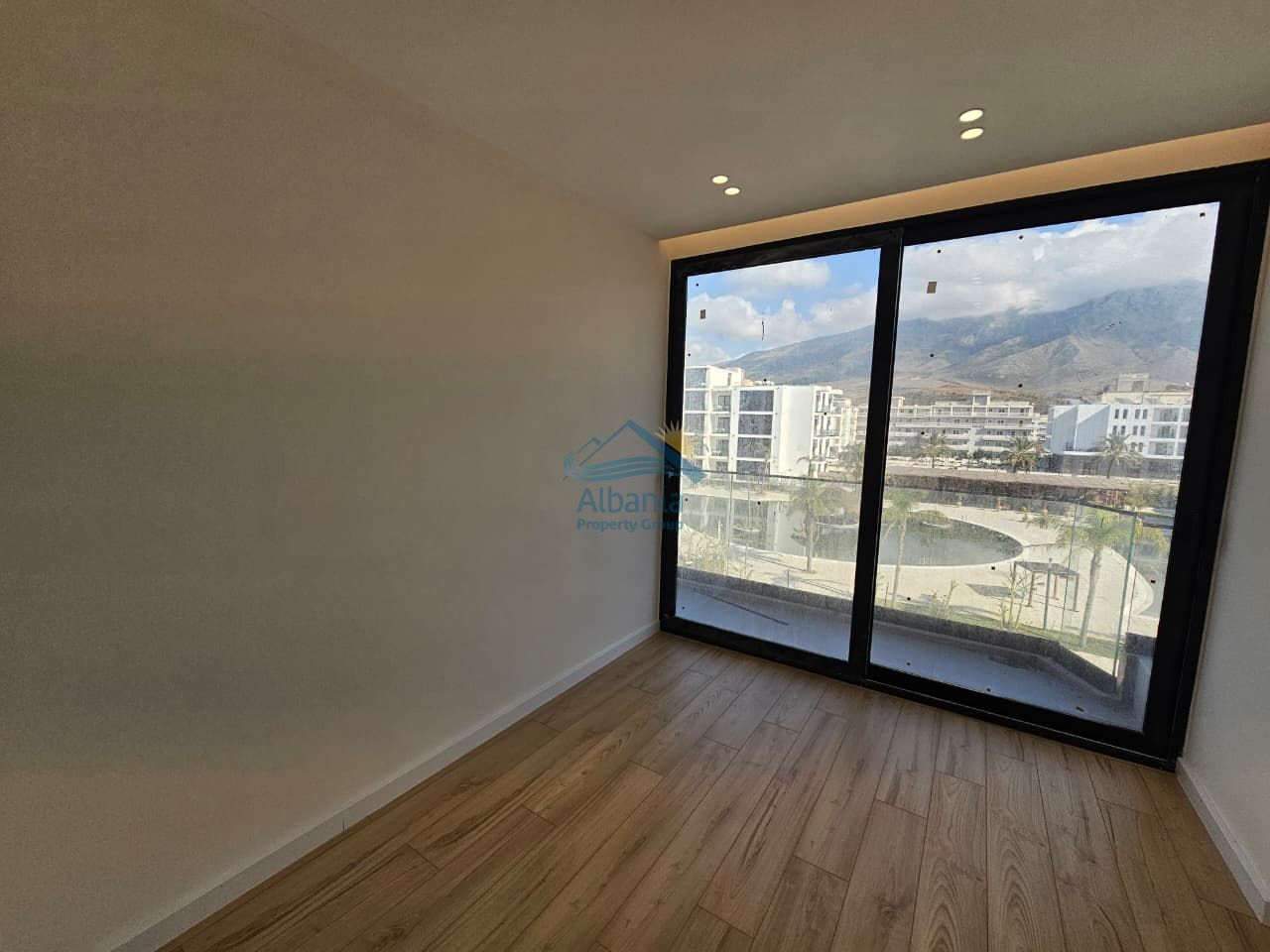 Appartamento con vista mare in vendita a radhimë Vlorë albania