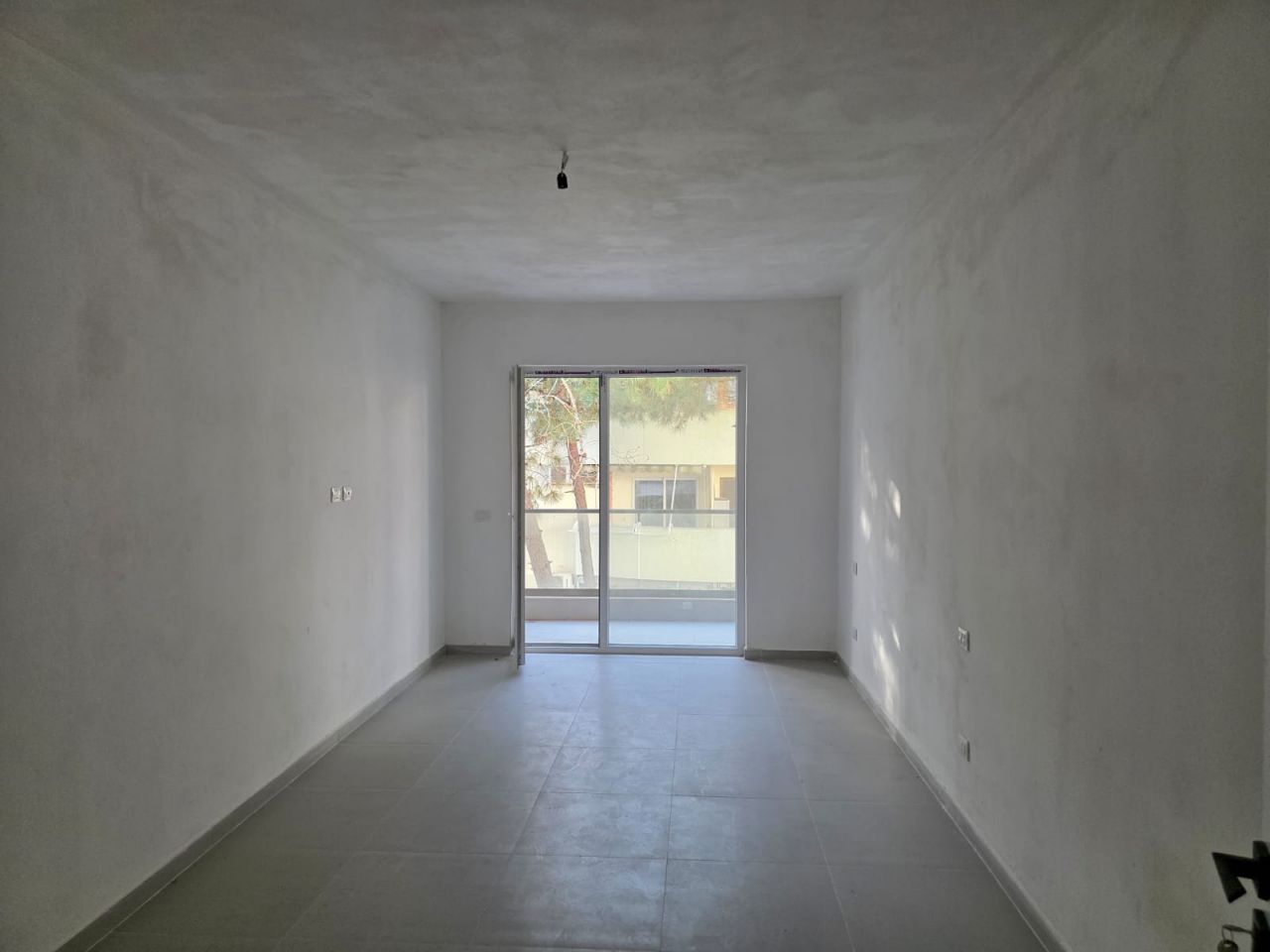Apartament me dy dhoma gjumi për shitje në golem Durrës