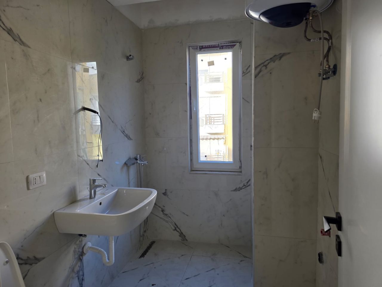 Apartament me dy dhoma gjumi për shitje në golem Durrës