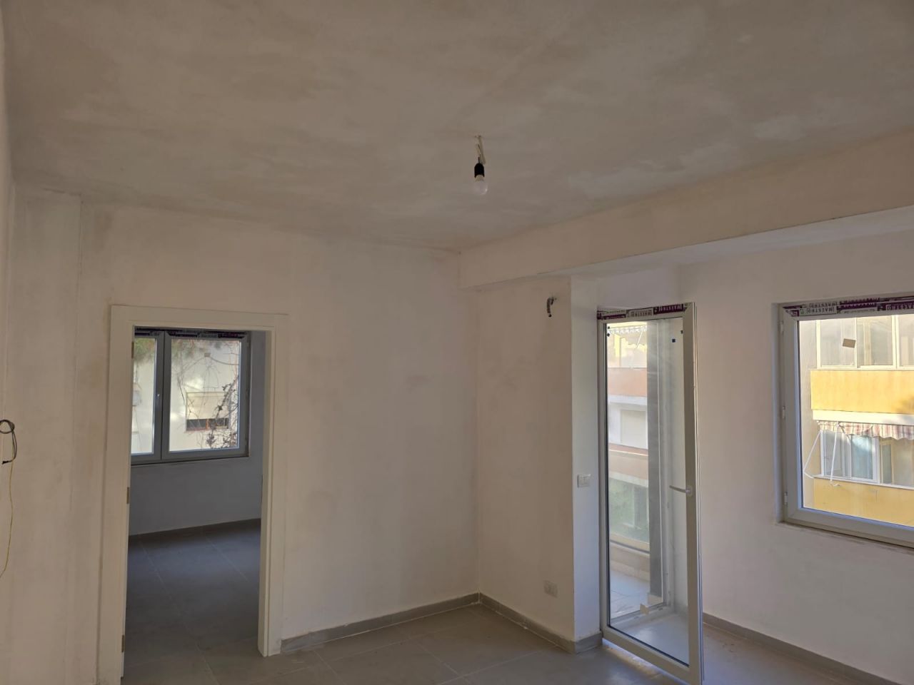 Apartament me dy dhoma gjumi për shitje në golem Durrës
