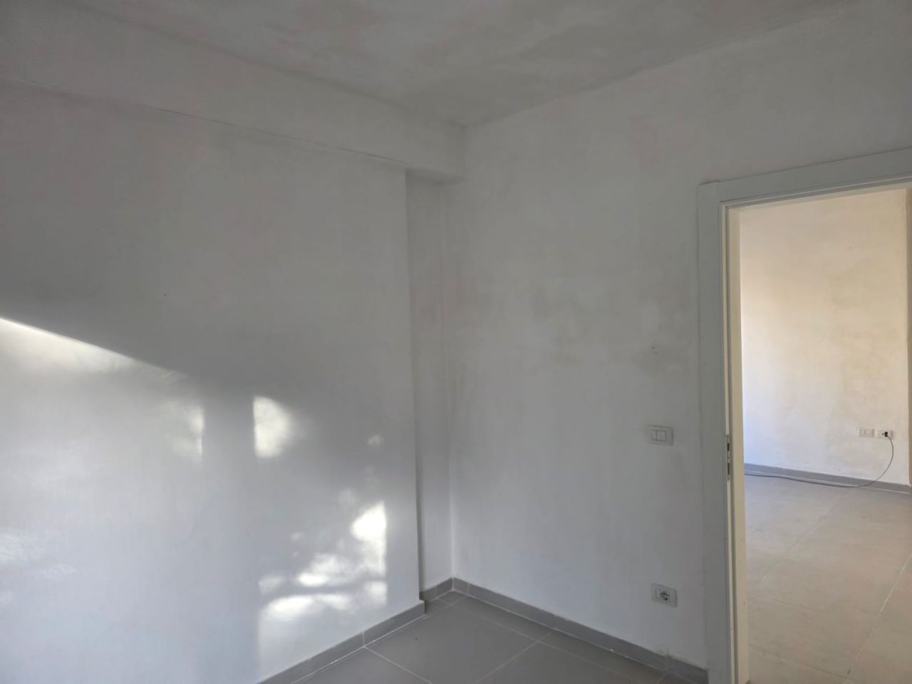 Apartament me dy dhoma gjumi për shitje në golem Durrës