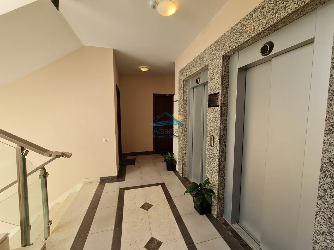 Appartamento con due camere da letto con piscina in vendita a Vlorë albania