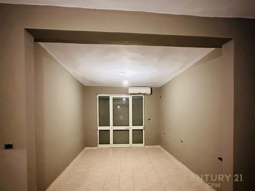 Office space for rent on kavaja street, near the catholic church!