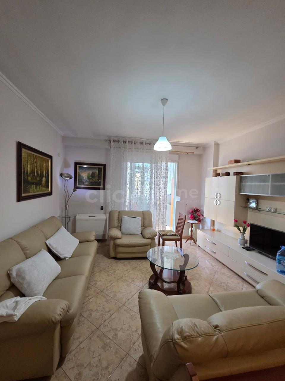 Apartamento 3+1 para alugar «Komuna e Parisit»