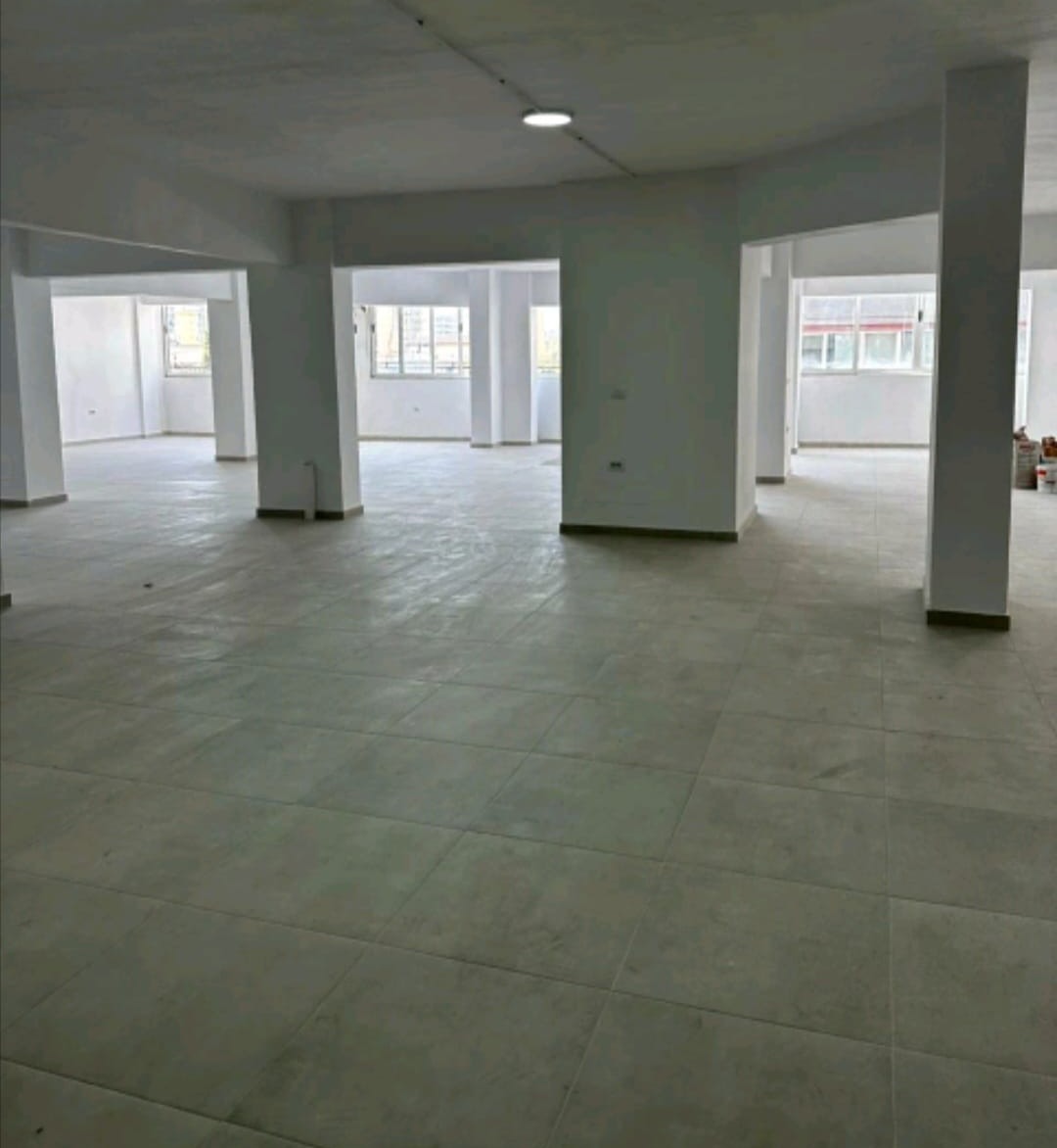 Pronë komerciale për shitje në rr. Dritan hoxha