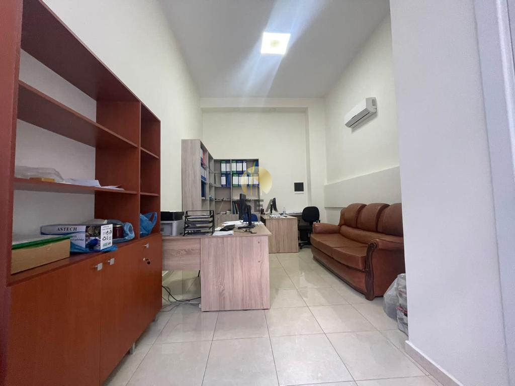 Negozio, 21 dhjetori - via 'Frederik Shiroka' (dy5030264) - isea