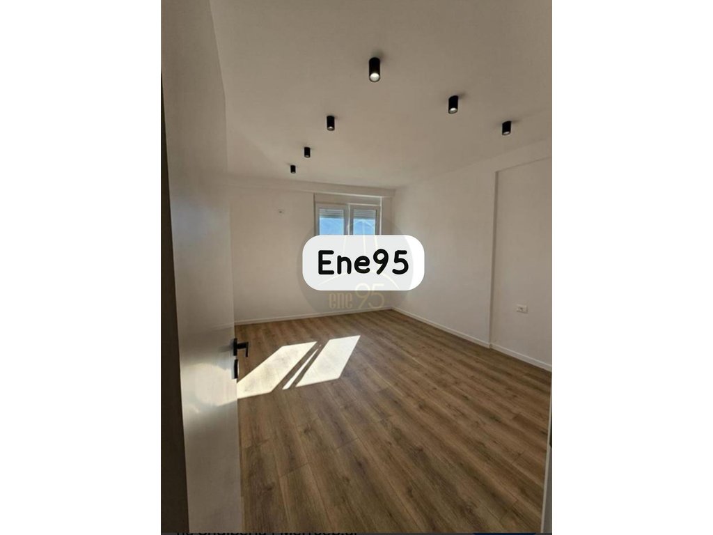 Shitet apartament 2+1, pazari i ri