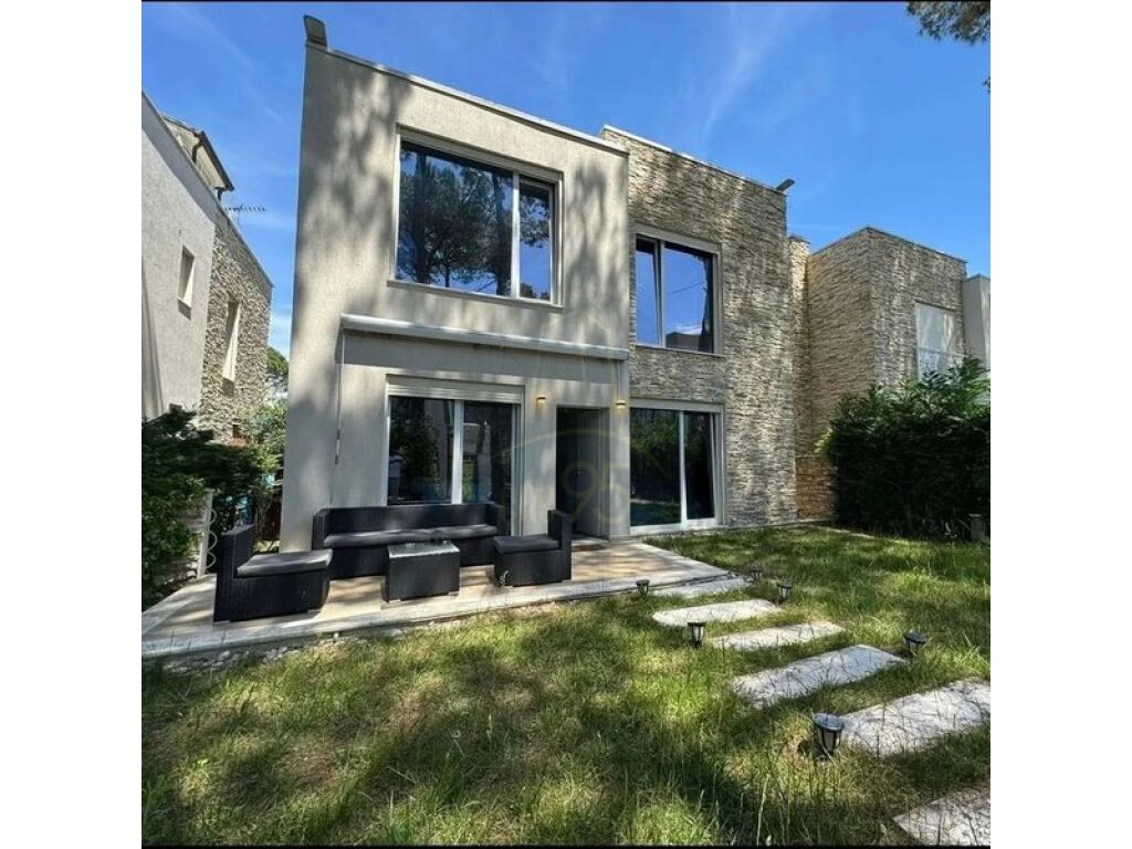 Super villa for sale with two floors, gjiri i lalzit