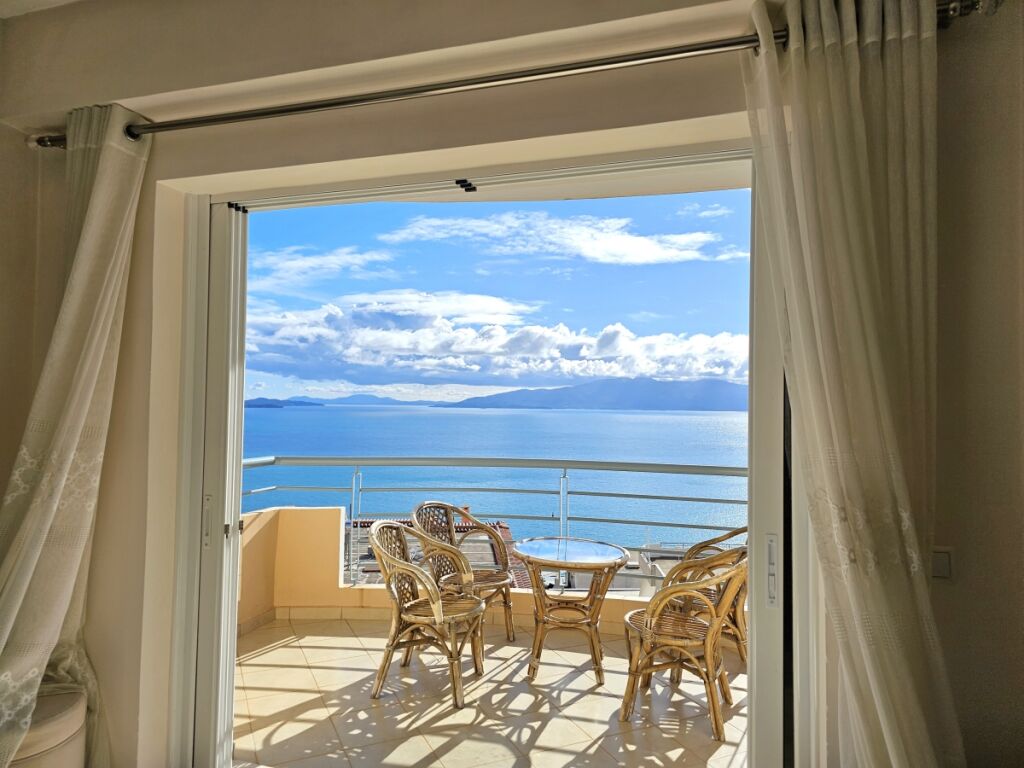 Three bedroom seaview apartment