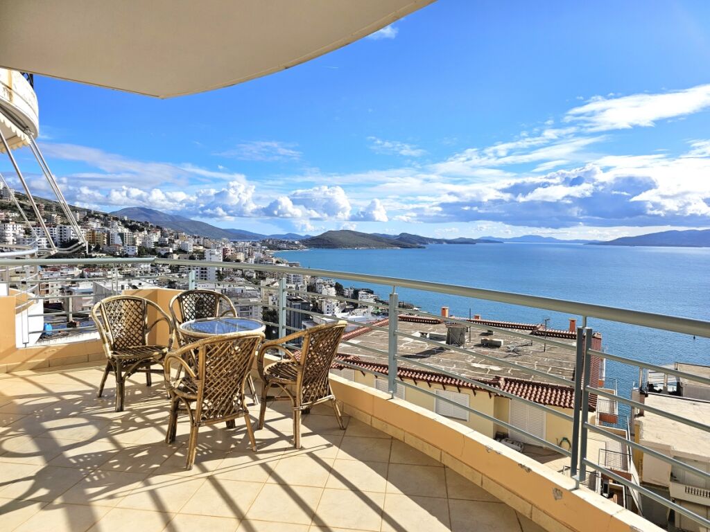 Three bedroom seaview apartment