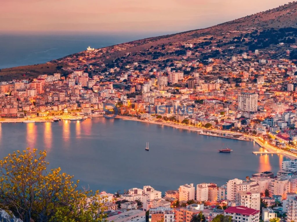 Sarande, maison avec 2 chambres à vendre!!