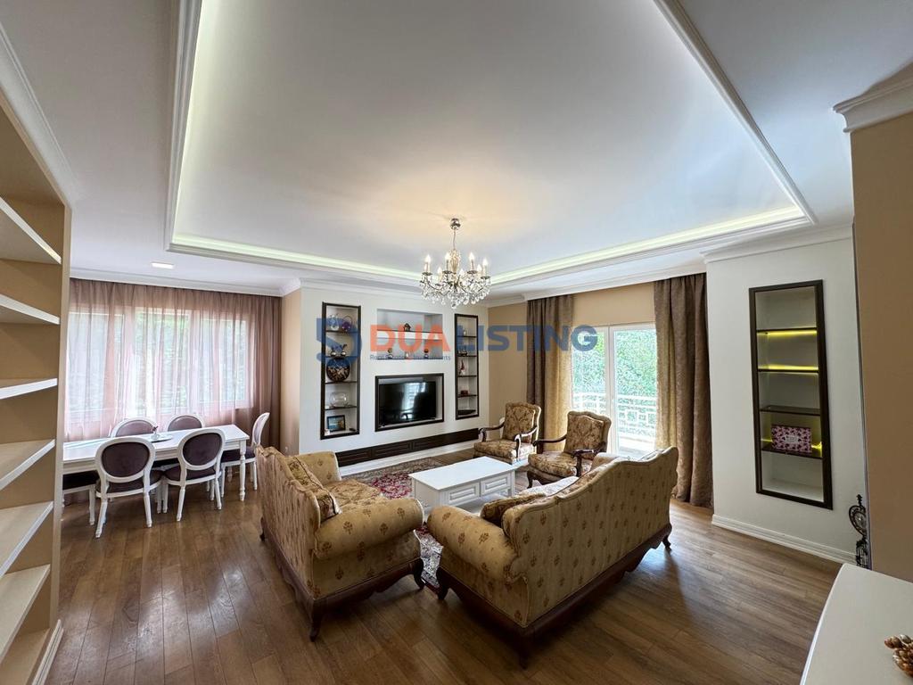 Apartamento 2+1+2 en alquiler con 2 plazas de estacionamiento, en la costa, en perfecto estado !!