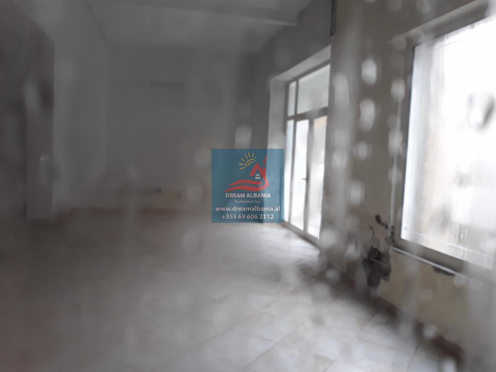 Loja à venda na área próxima ao bloco em Tirana (id 4171060)