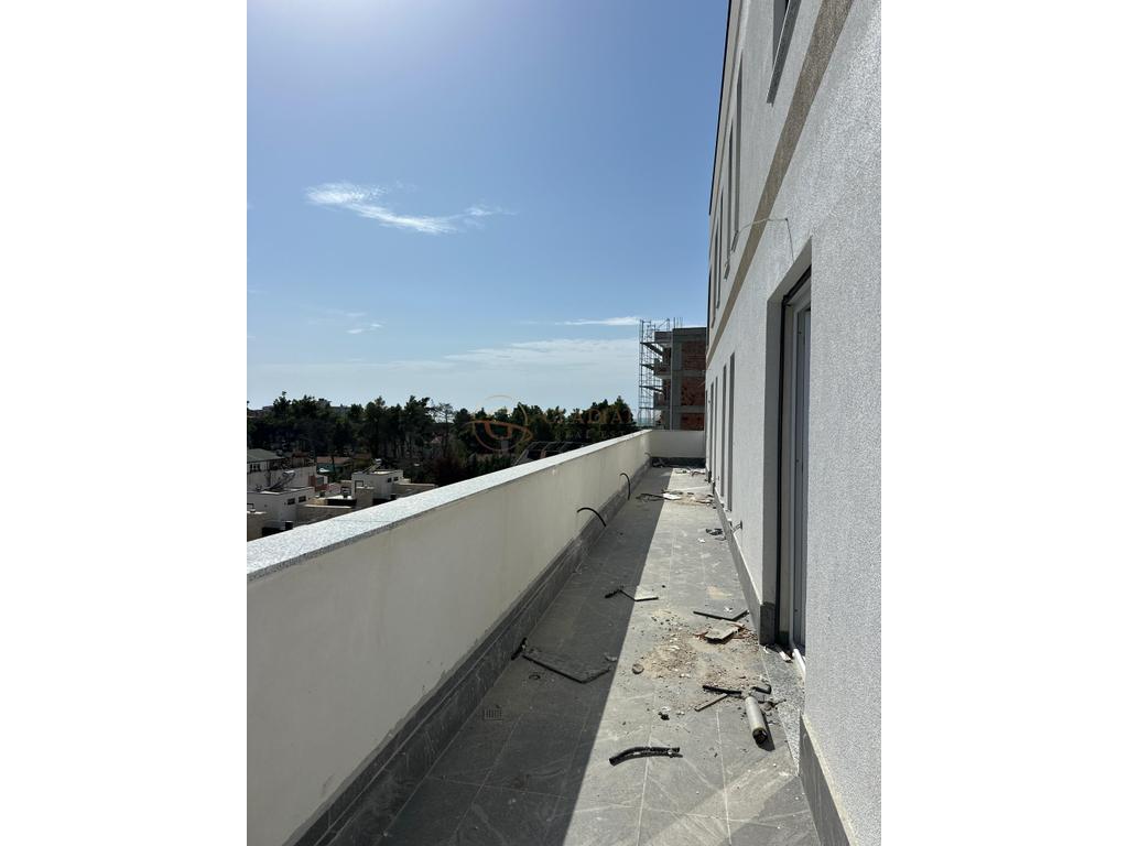 En venta: Super apartamento 2+1+2 con verandas, edificio nuevo a 200m del mar, golem! 129,745€