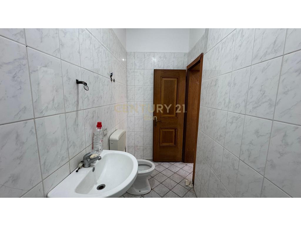 Ambient komercial për shitje në vollga, Durrës !