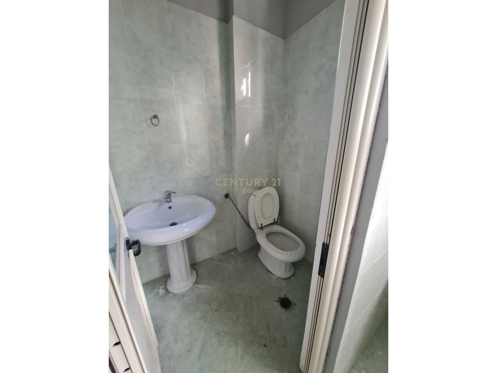 Ambient komercial për shitje në vollga, Durrës !