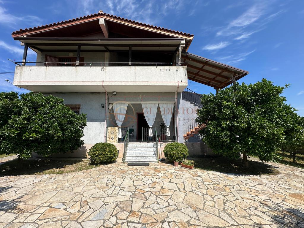 Villa en venta con 2 pisos en "Spitalle" durres!