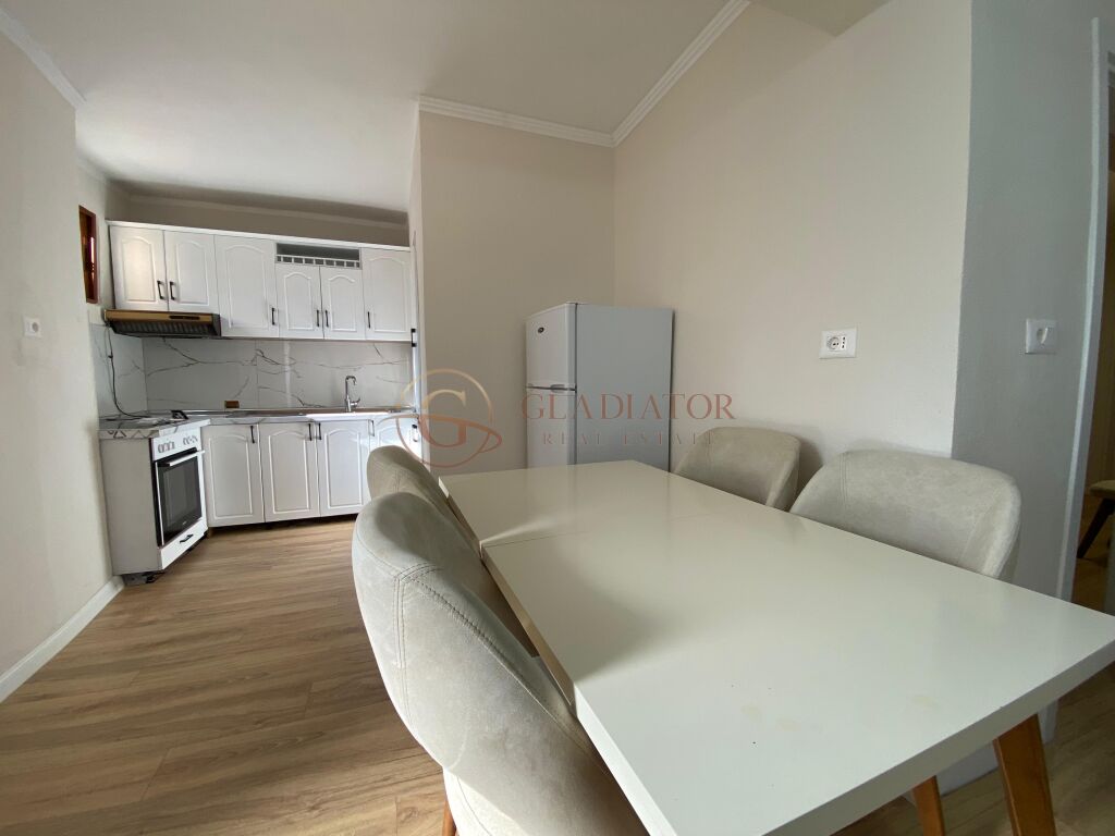 Shitet apartament 2+1 prane drejtorise policise durres!