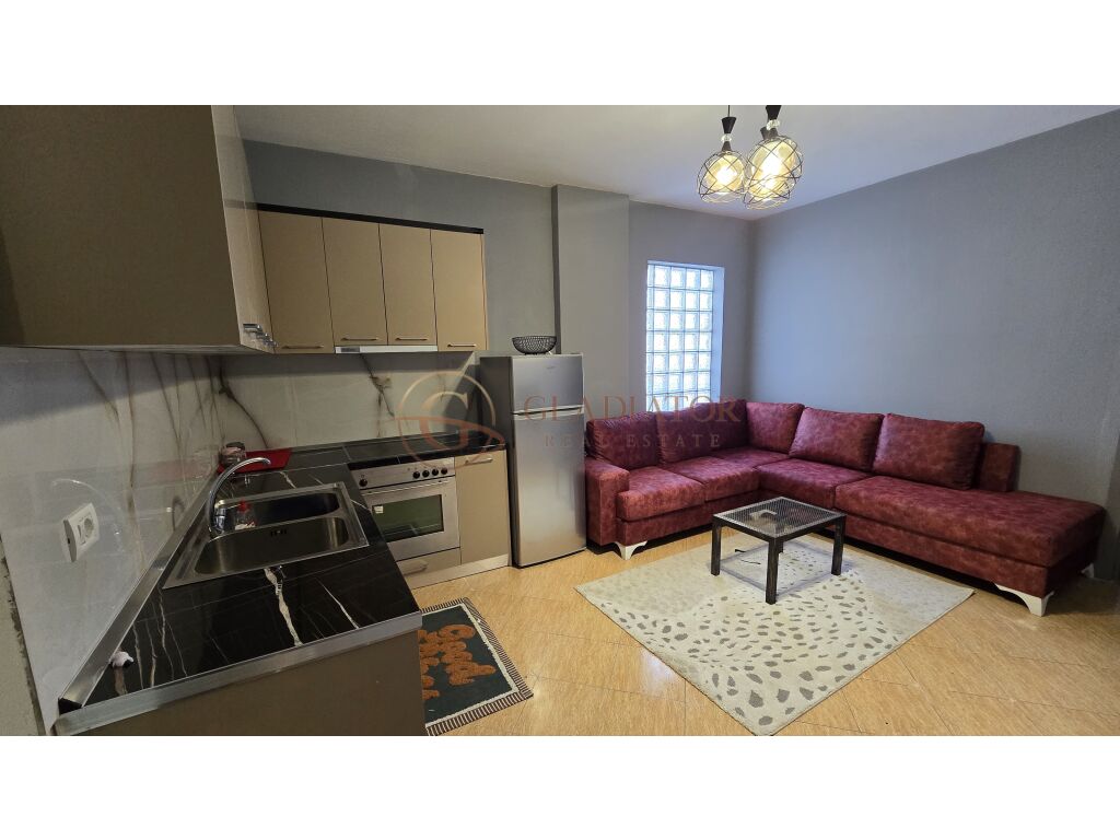 Apartamento 1+1 próximo ao hotel "Antalia" na praia de durres