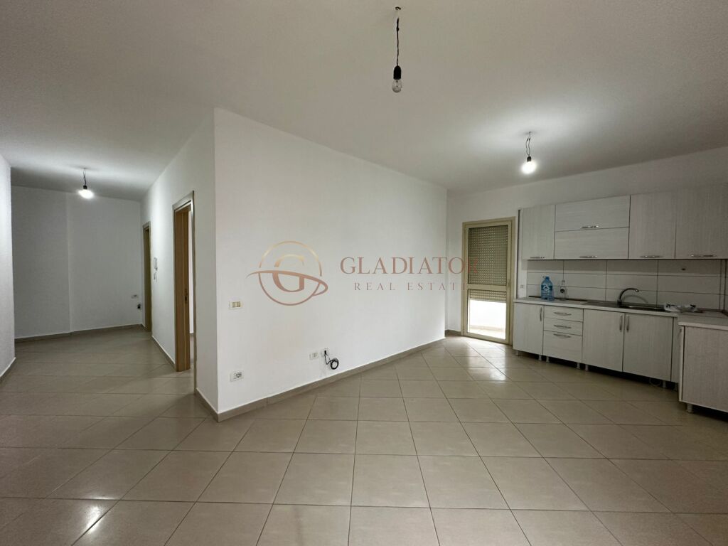 Shitet apartament 1+1 prane spitalit rajonal durres !