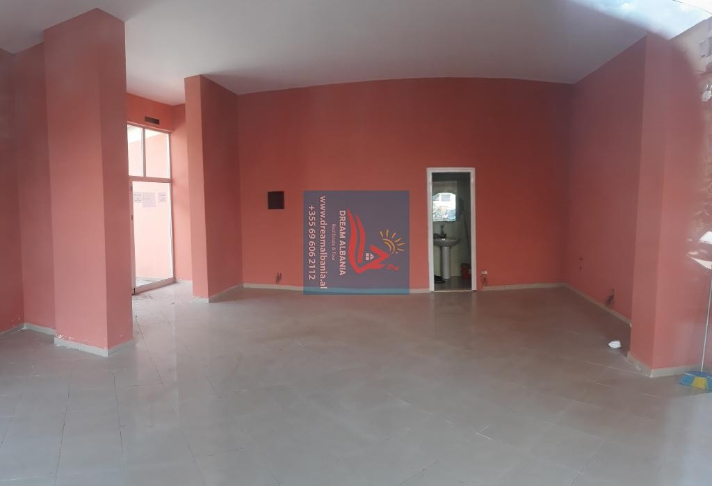 Shitet dyqan, rruga mine peza , perballe hurry fulltz, tirane(id 4171045)
