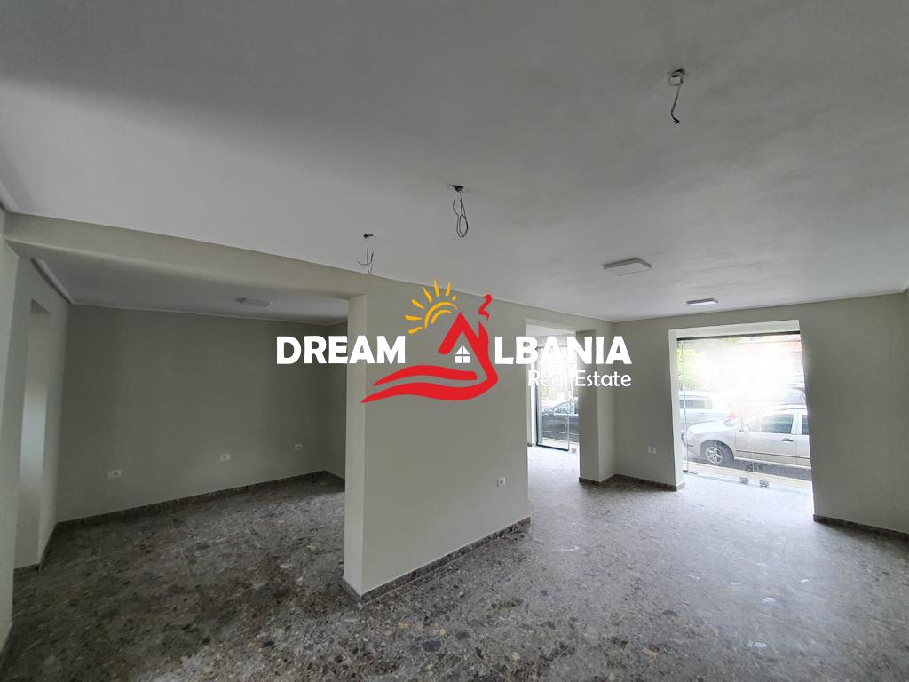 Tienda en venta en 21 dhjetori cerca de auto tana en Tirana (id 4171422)