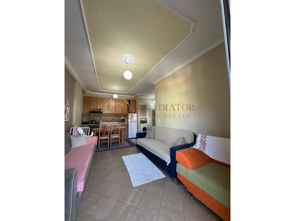 Shitet apartament 1+1 ne golem ! 30 m nga deti
