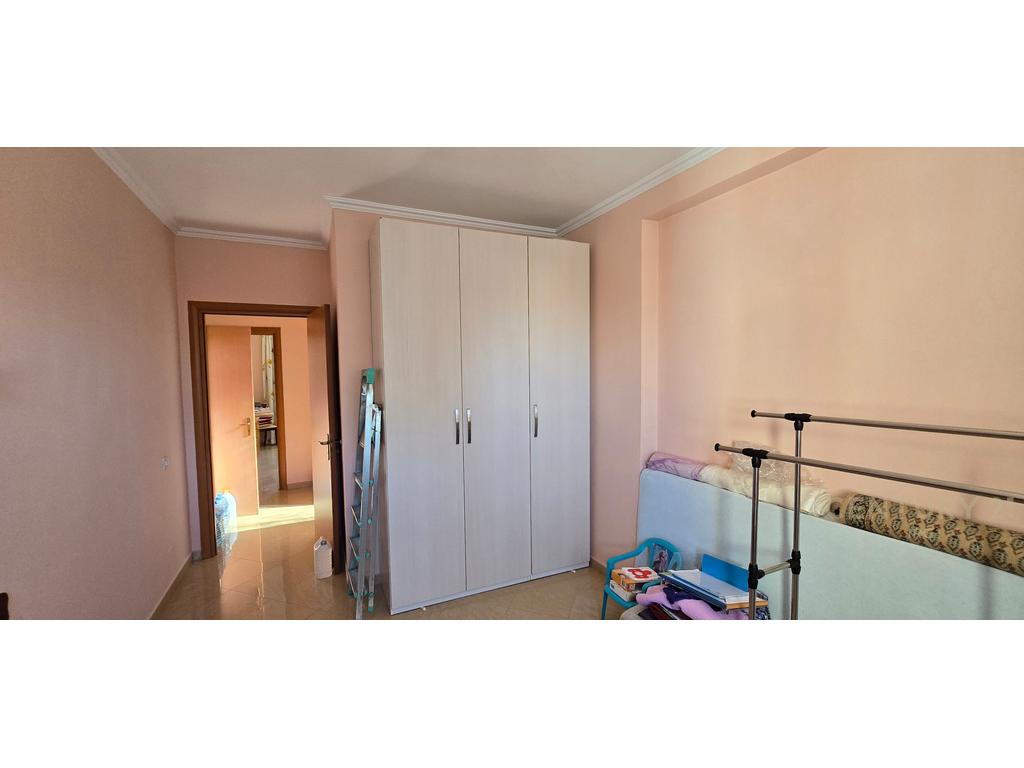 Wohnung 2+1 nahe der kuqe schule!