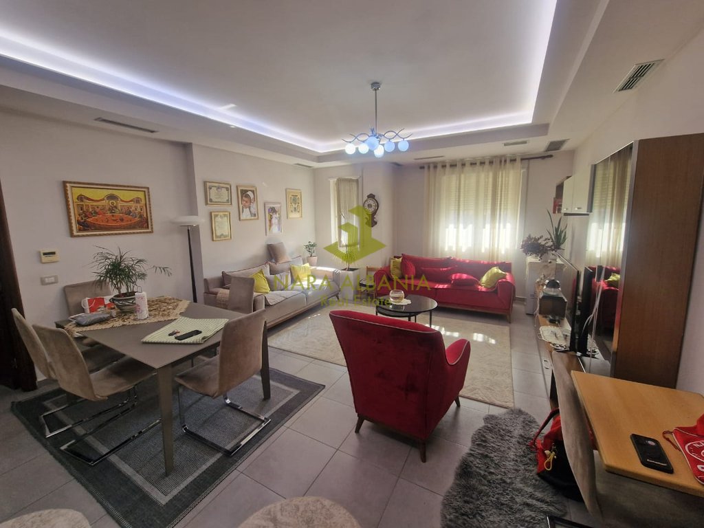 Apartament 3+1+2 për shitje në fresk, prane dn market, Tiranë