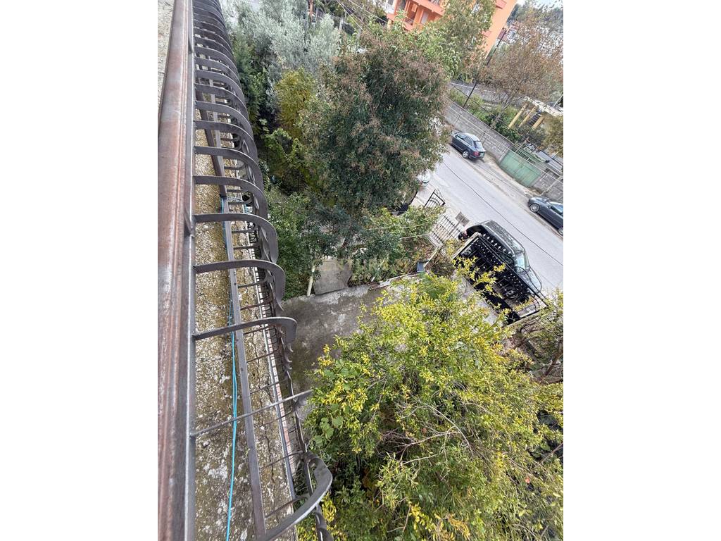 Shitet vilë 3-katëshe,buzë rruge– Spitallë, Durrës !