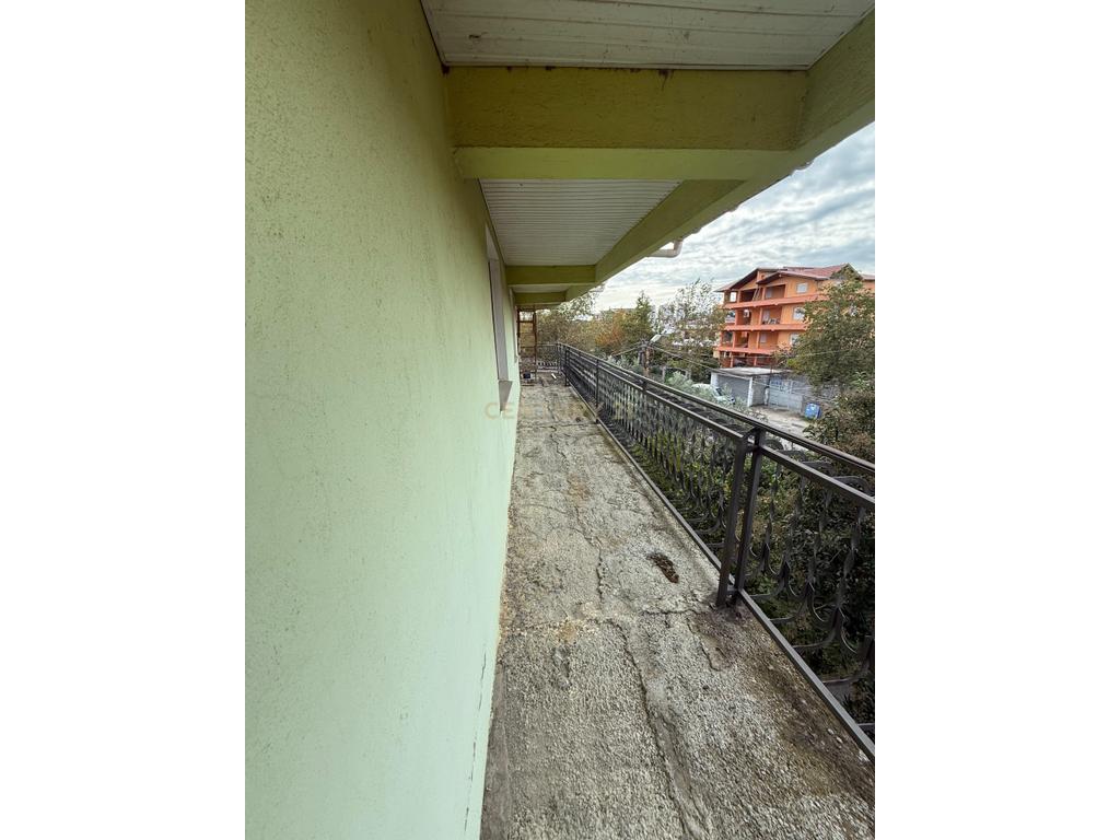 Shitet vilë 3-katëshe,buzë rruge– Spitallë, Durrës !