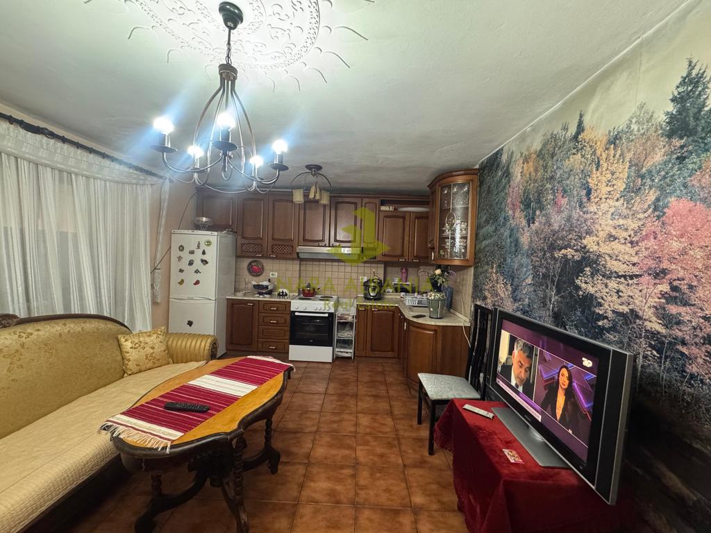 Vila 4+6 për shitje në mjull - bathore, Tiranë