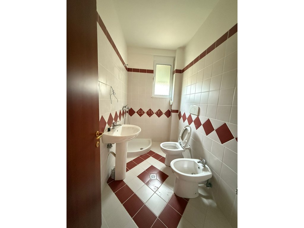 Piso en venta 1+1, vista lateral al mar (con garaje) en "Kalaja"