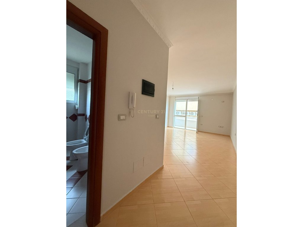 Piso en venta 1+1, vista lateral al mar (con garaje) en "Kalaja"